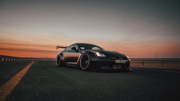 What are the key benefits of adopting a sustainable business model?